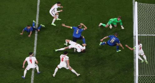 بونوتشي يتعادل لإيطاليا ويصبح أكبر لاعب يسجل في تاريخ نهائي اليورو (فيديو)